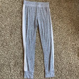 gray sweatpants